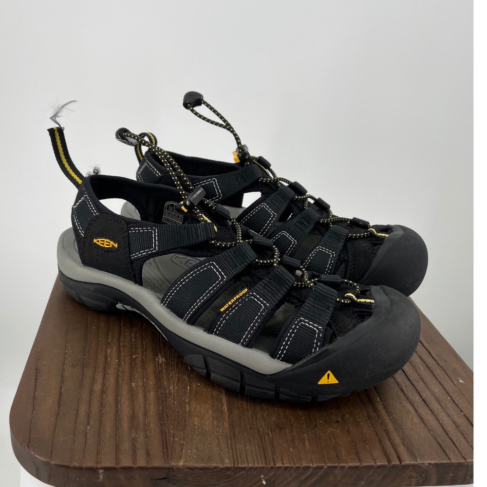 Keen Newport H2 Wide Mens 8.5 Black Yellow Waterproof Hiking Sandals 1030993